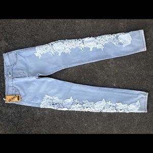 Women’s jeans w/ lace